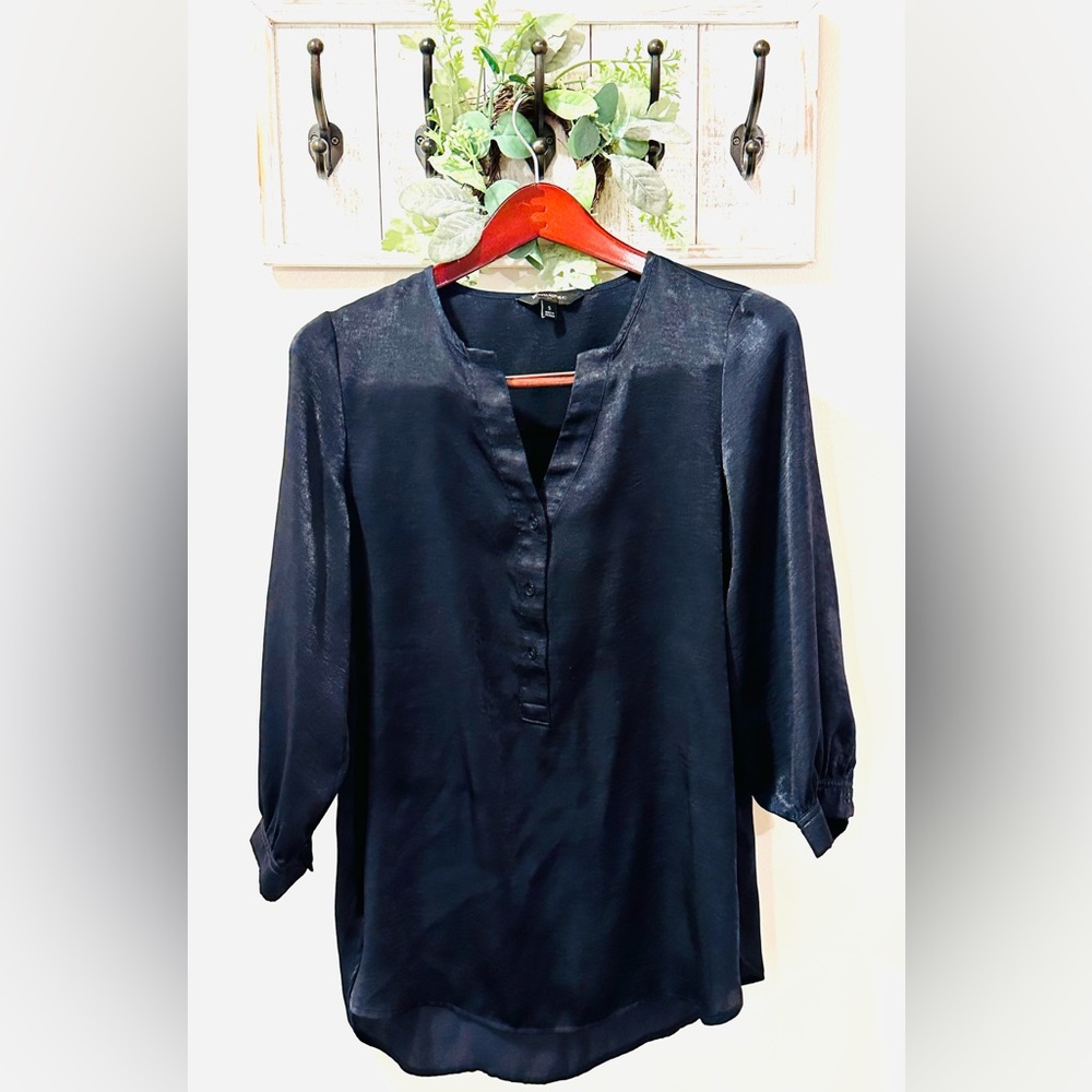 Beautiful flowy Banana Republic blouse!
